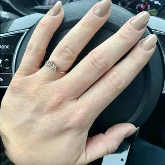 Heidi Hiked Canyon Loop Nail Dashes by Red Aspen Medium Round style - Picture 5 of 5